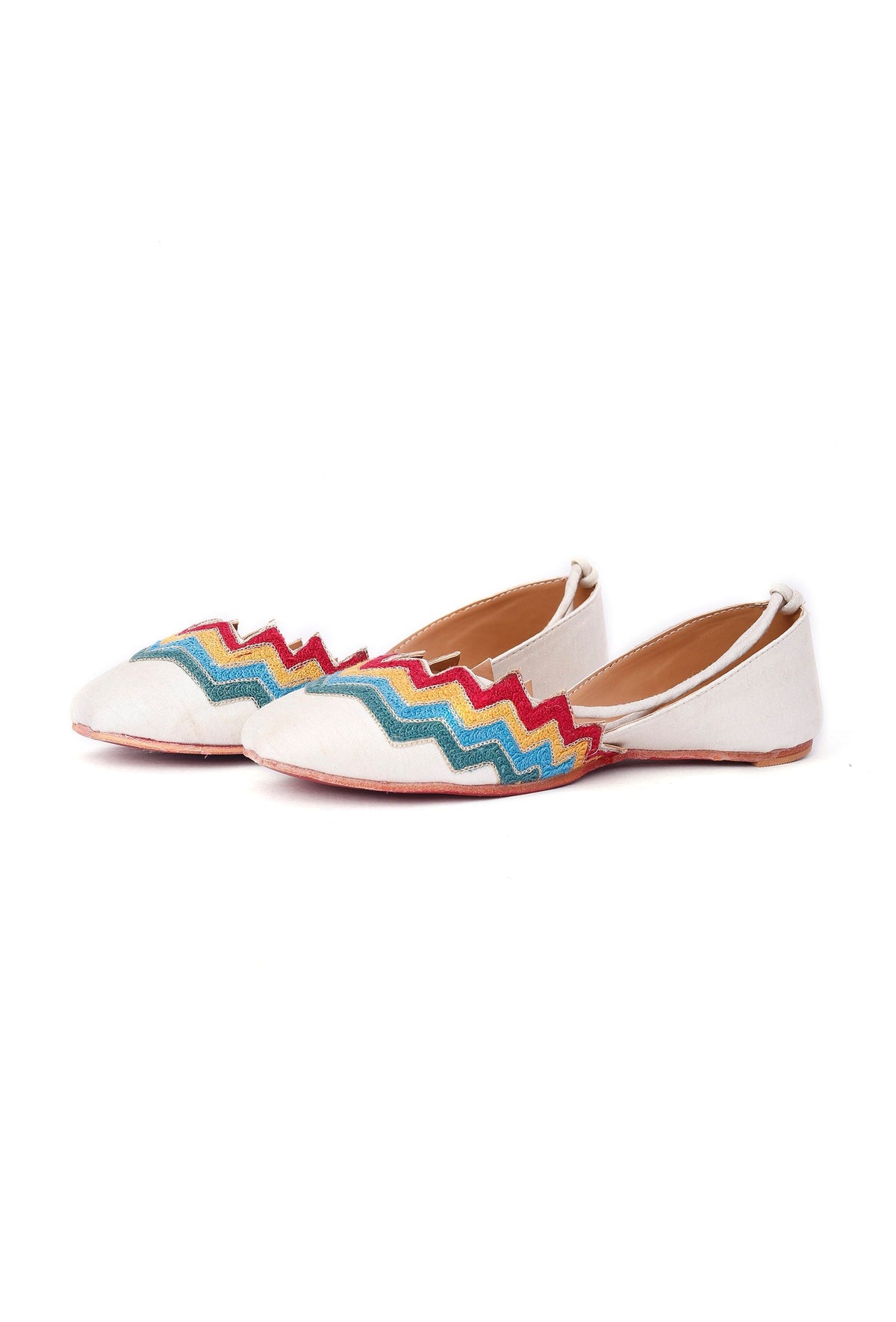 Satrangi Multicolour Resham Embroidered Juttis サイズ EU42