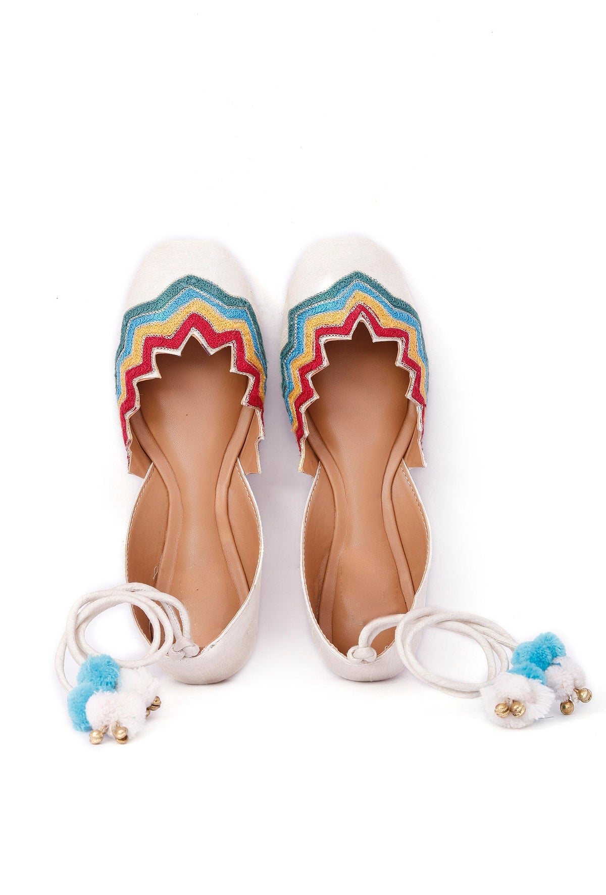 Satrangi Multicolour Resham Embroidered Juttis サイズ EU40