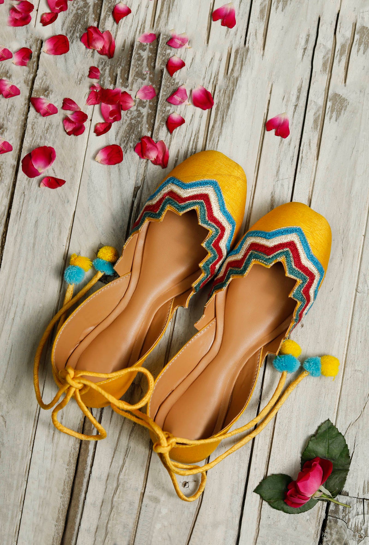Umang Resham Embroidered Juttis for Women サイズ EU36