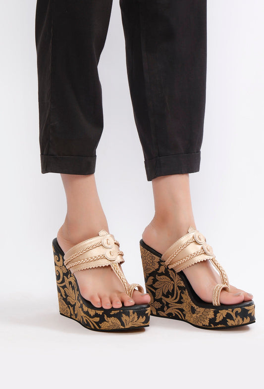 Sangeet Brocade & Gold Kolhapuri Inspired Wedges サイズ EU38