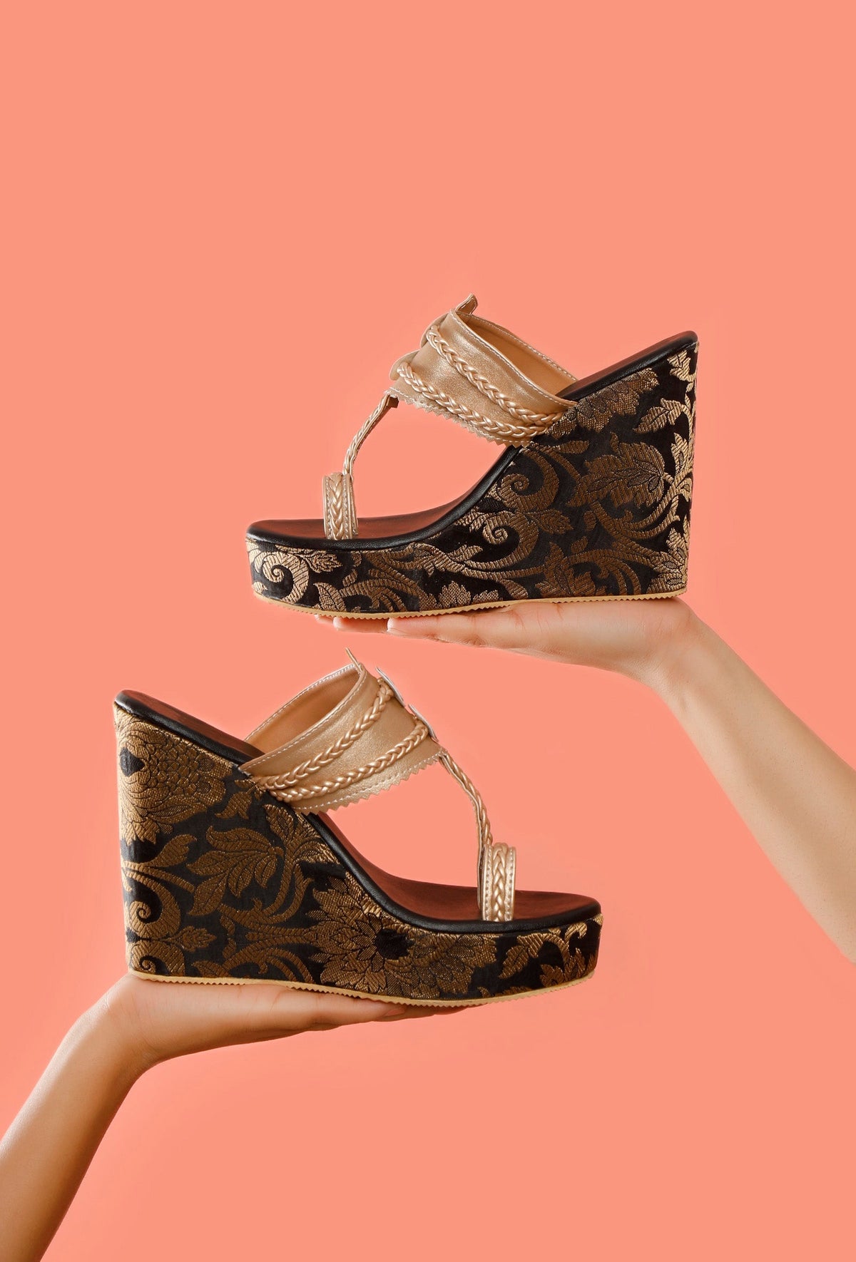 Sangeet Brocade & Gold Kolhapuri Inspired Wedges サイズ EU37