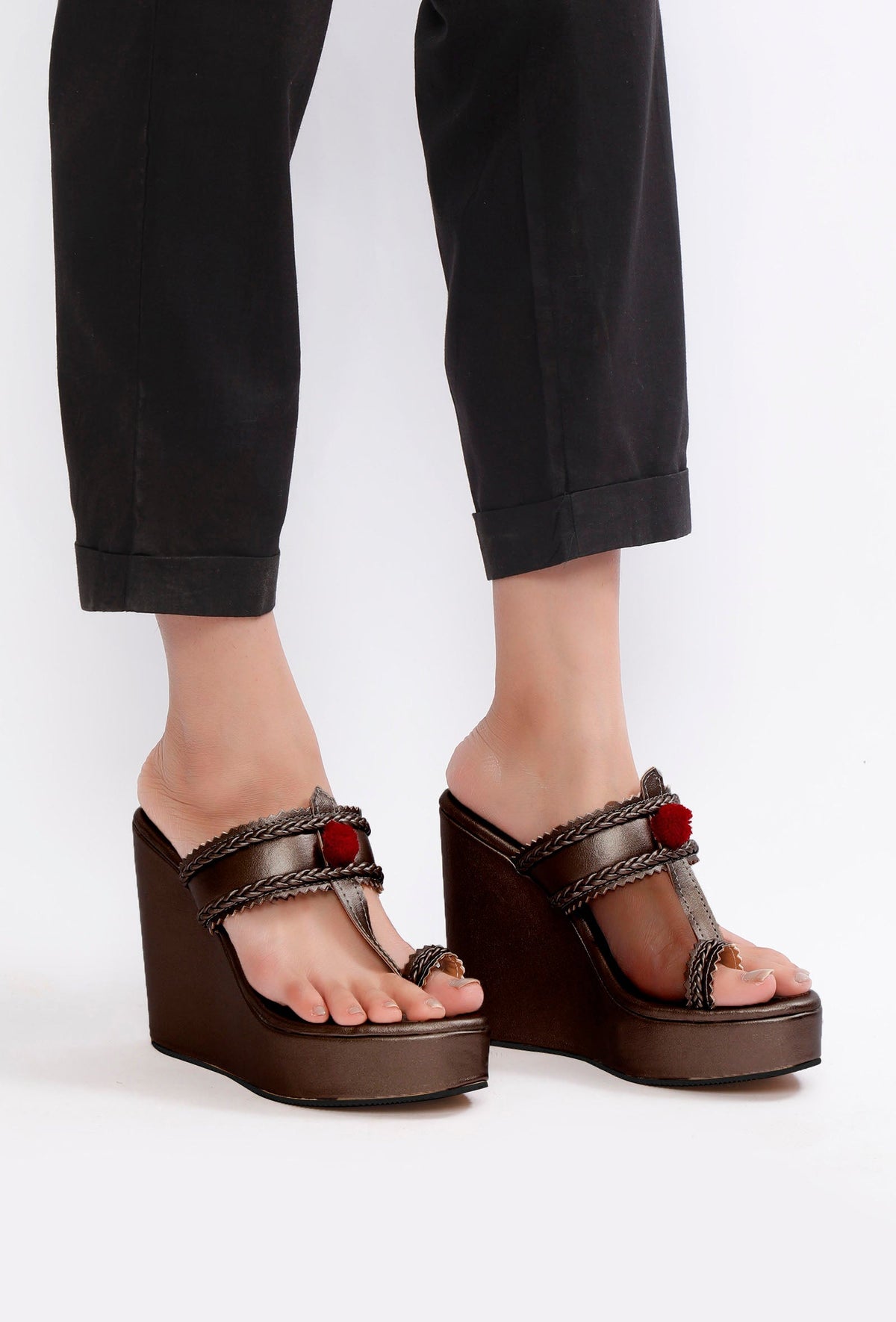 Refined Rose Gold Kolhapuri Inspired Wedges サイズ EU40