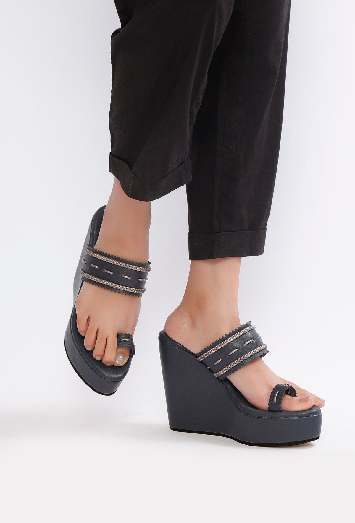 Midnight Blue Kolhapuri Inspired Wedges サイズ EU35