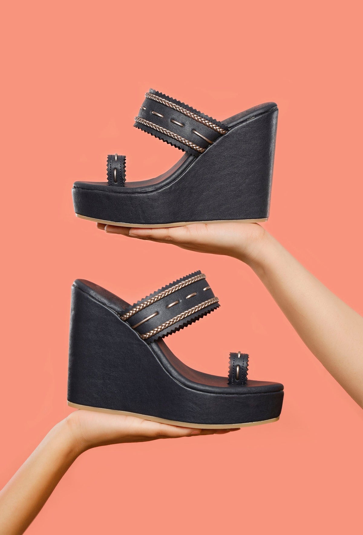 Midnight Blue Kolhapuri Inspired Wedges サイズ EU37