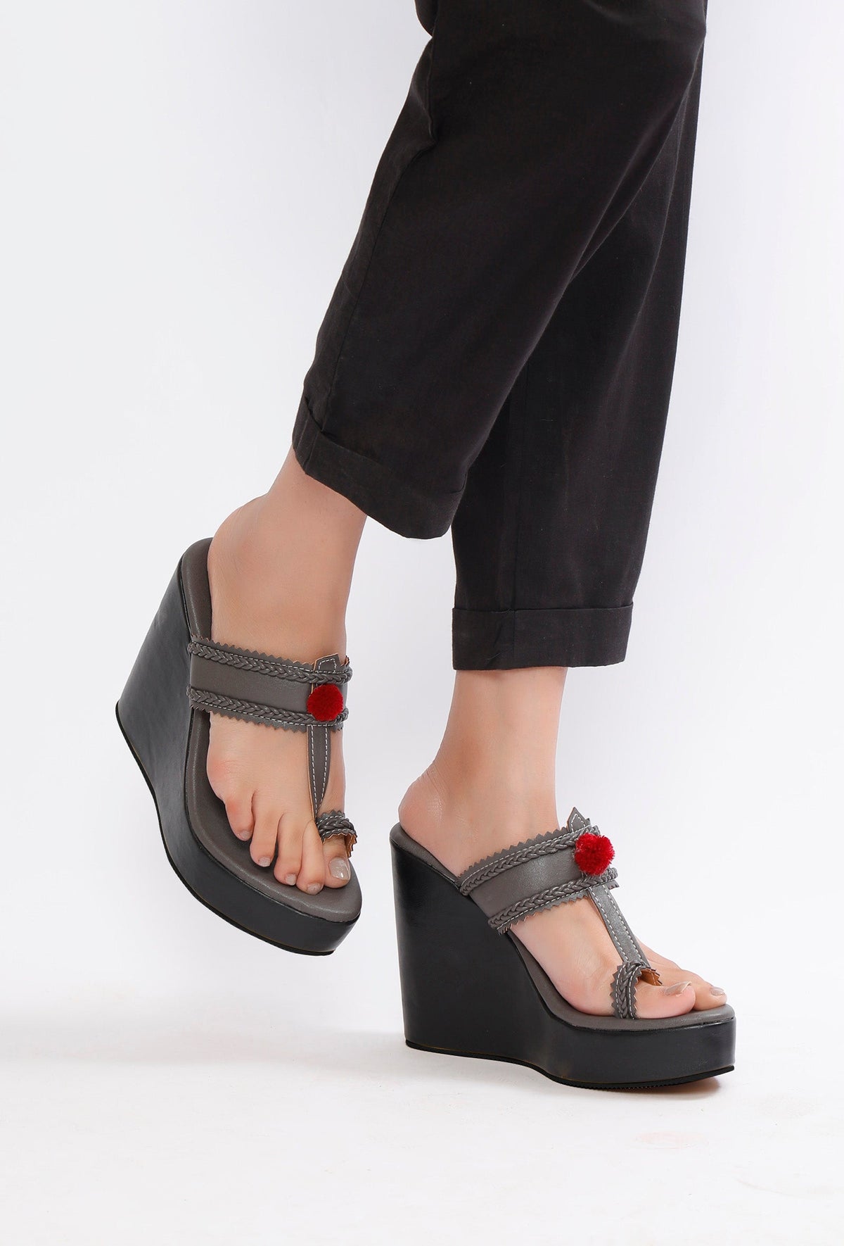 Matte Finish Vegan Leather Kolhapuri Inspired Wedges サイズ EU36