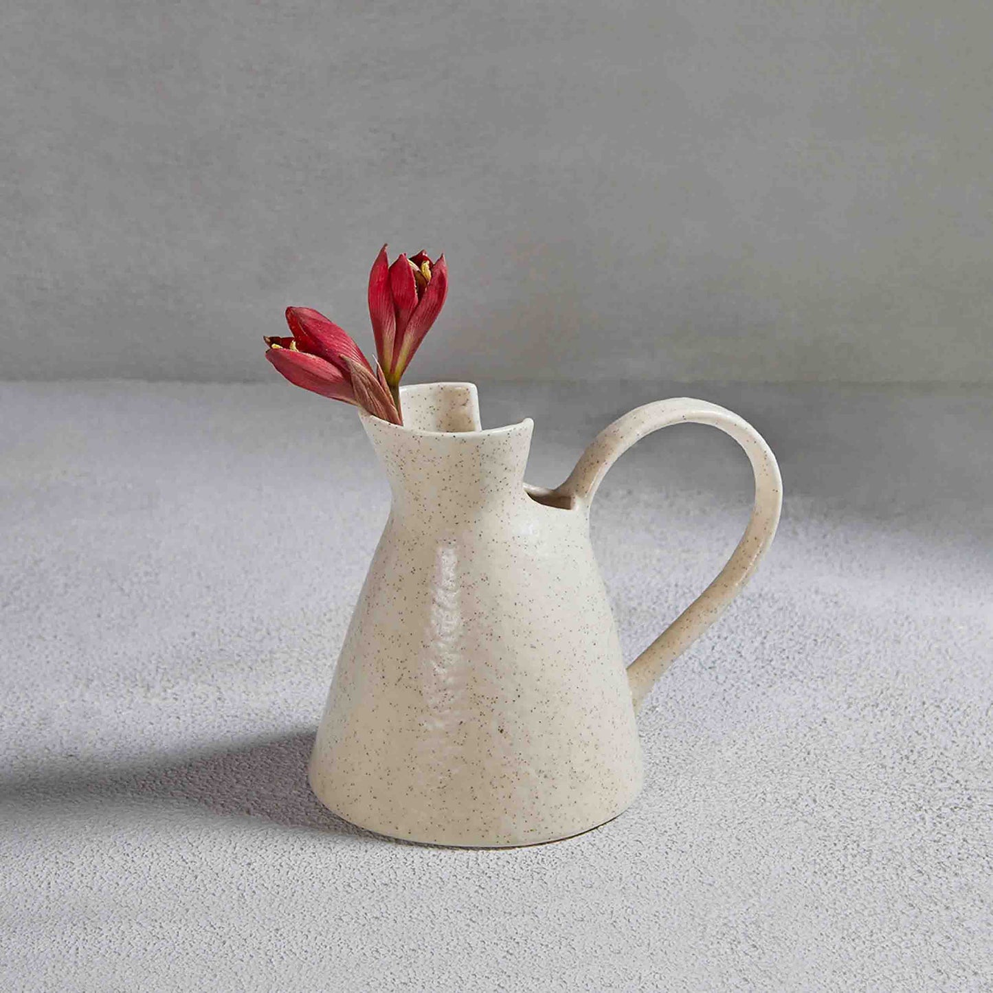 ARTESANO JUG 12.5(長) x 12.5(幅) x 18.9(高)；直径: 12.5