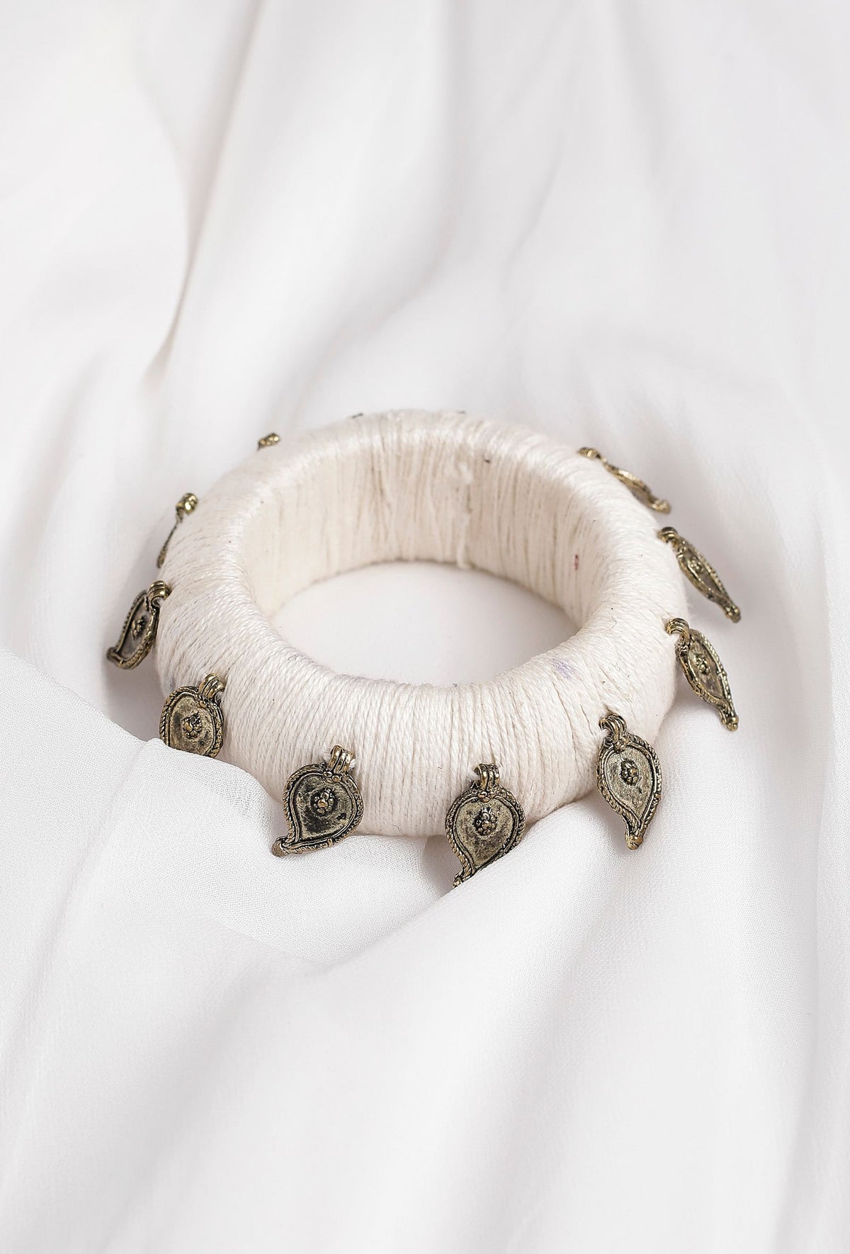 White Thread Wooden Bangles サイズ 2.2（内径 約5.4cm）