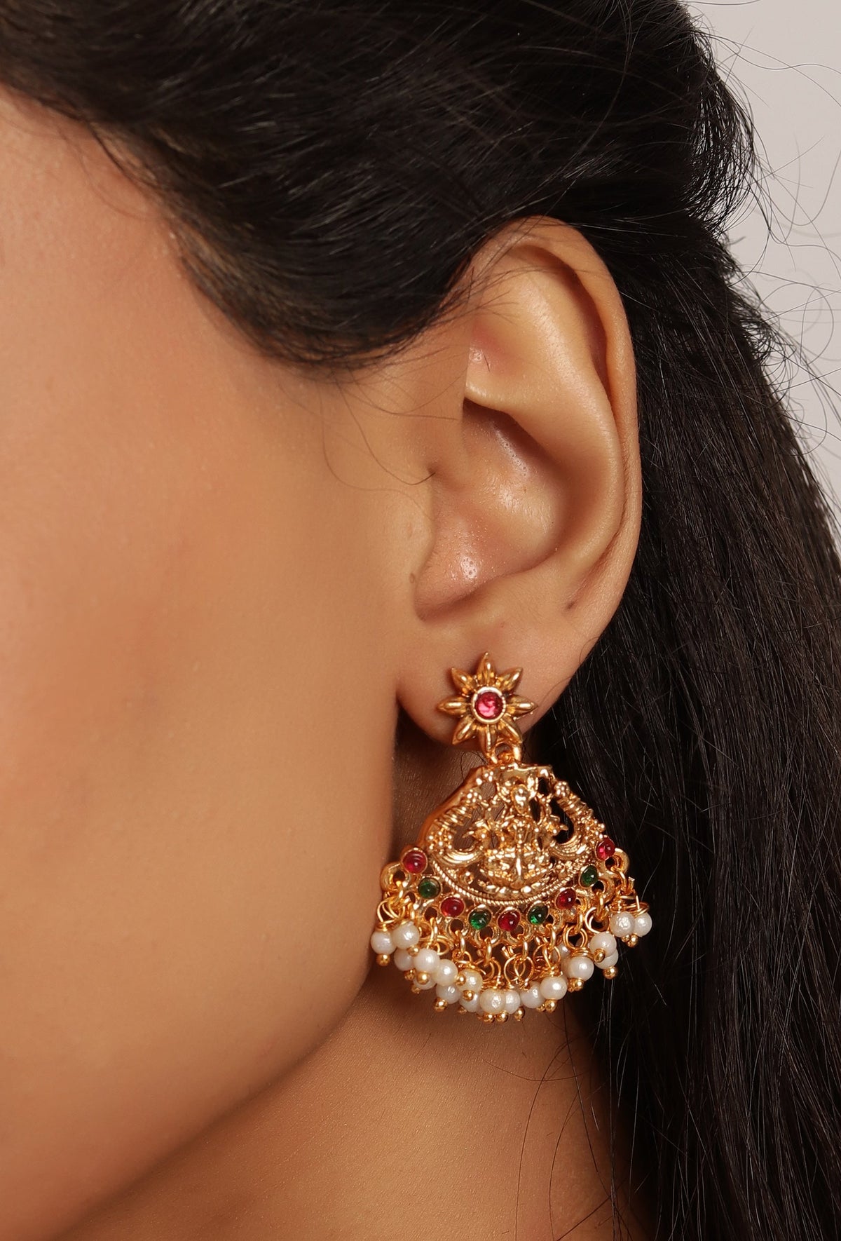Pearl Temple Jewellery Set In Laxmi Devi Alloy With Adjustable Drawstring
