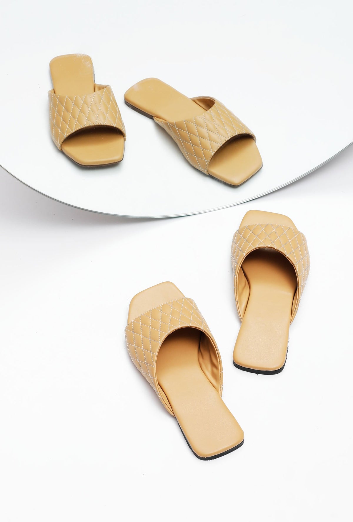 Caramel Brown Quilted Cruelty Free Leather Sliders サイズ EU41