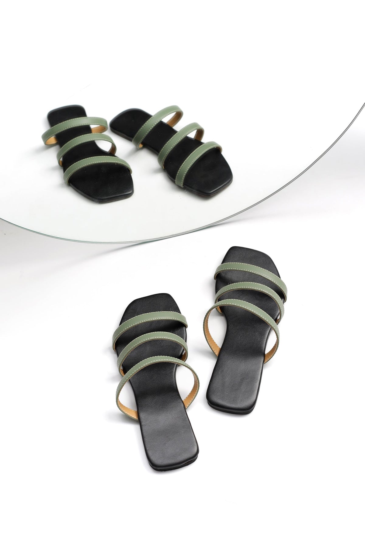 Green Straps Black Sole Cruelty Free Leather Flats サイズ EU41
