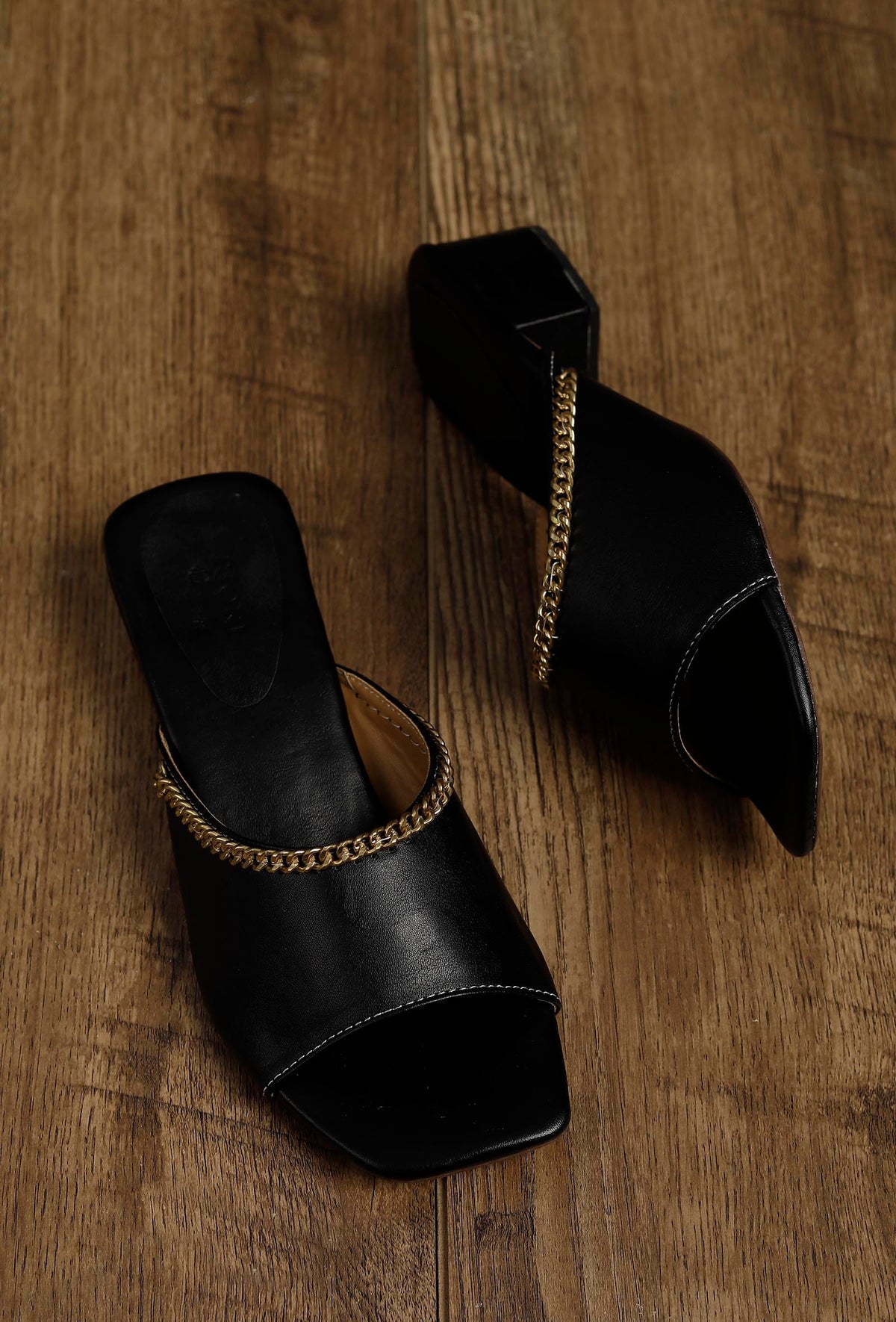 Bella Black Cold Chain Cruelty-Free Leather Heels サイズ EU35