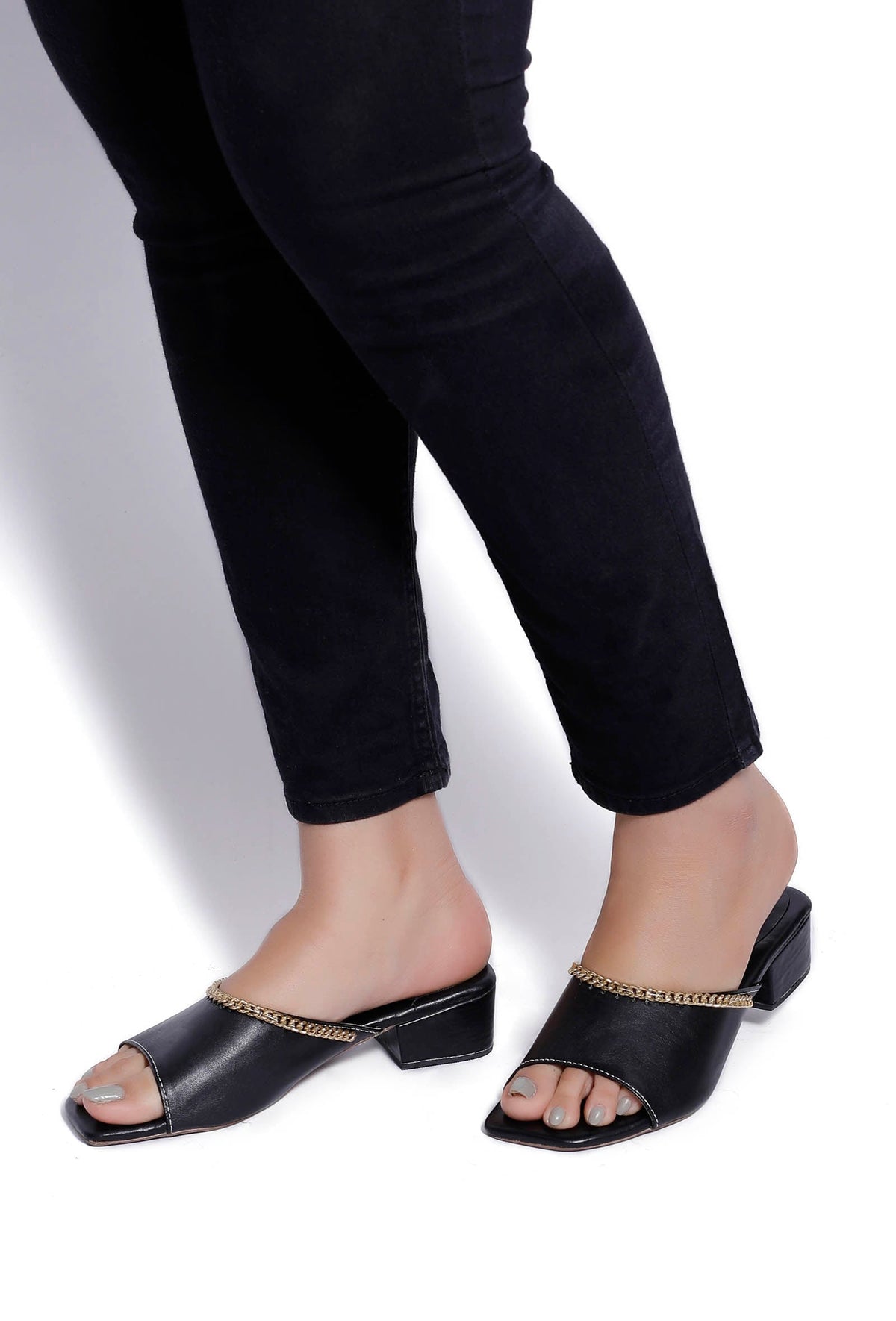 Bella Black Cold Chain Cruelty-Free Leather Heels サイズ EU42