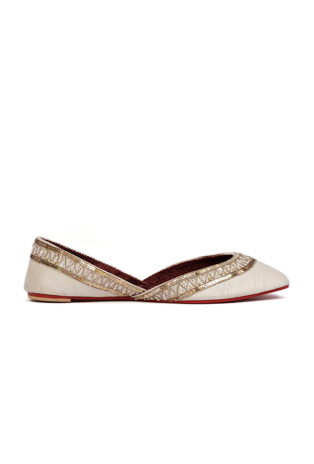 Shagufta White Silk Embroidered Velvet Juttis サイズ EU35