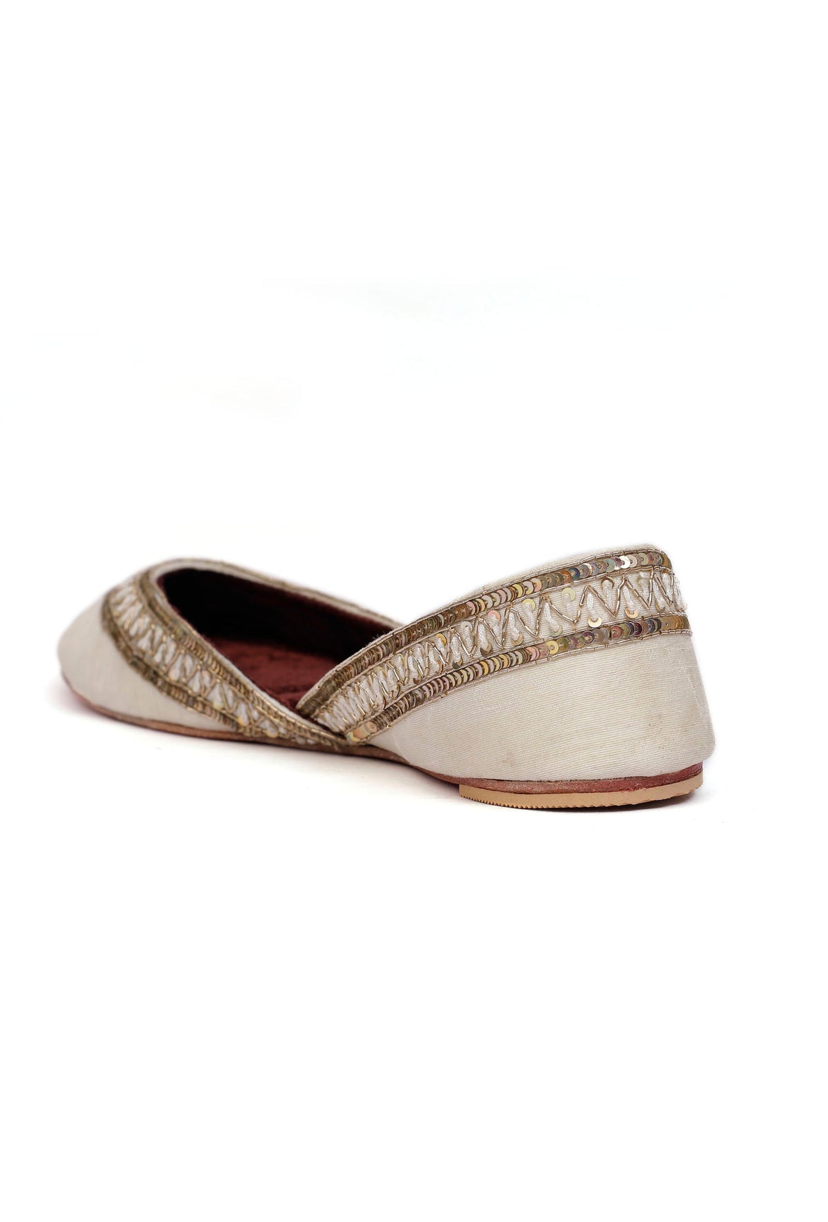 Shagufta White Silk Embroidered Velvet Juttis サイズ EU35