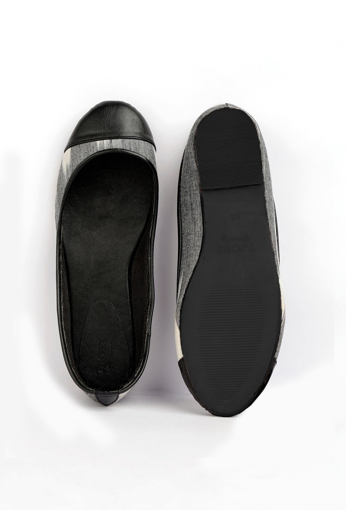 Black and White Ikat Cruelty Free Leather Flat Ballerinas サイズ EU41
