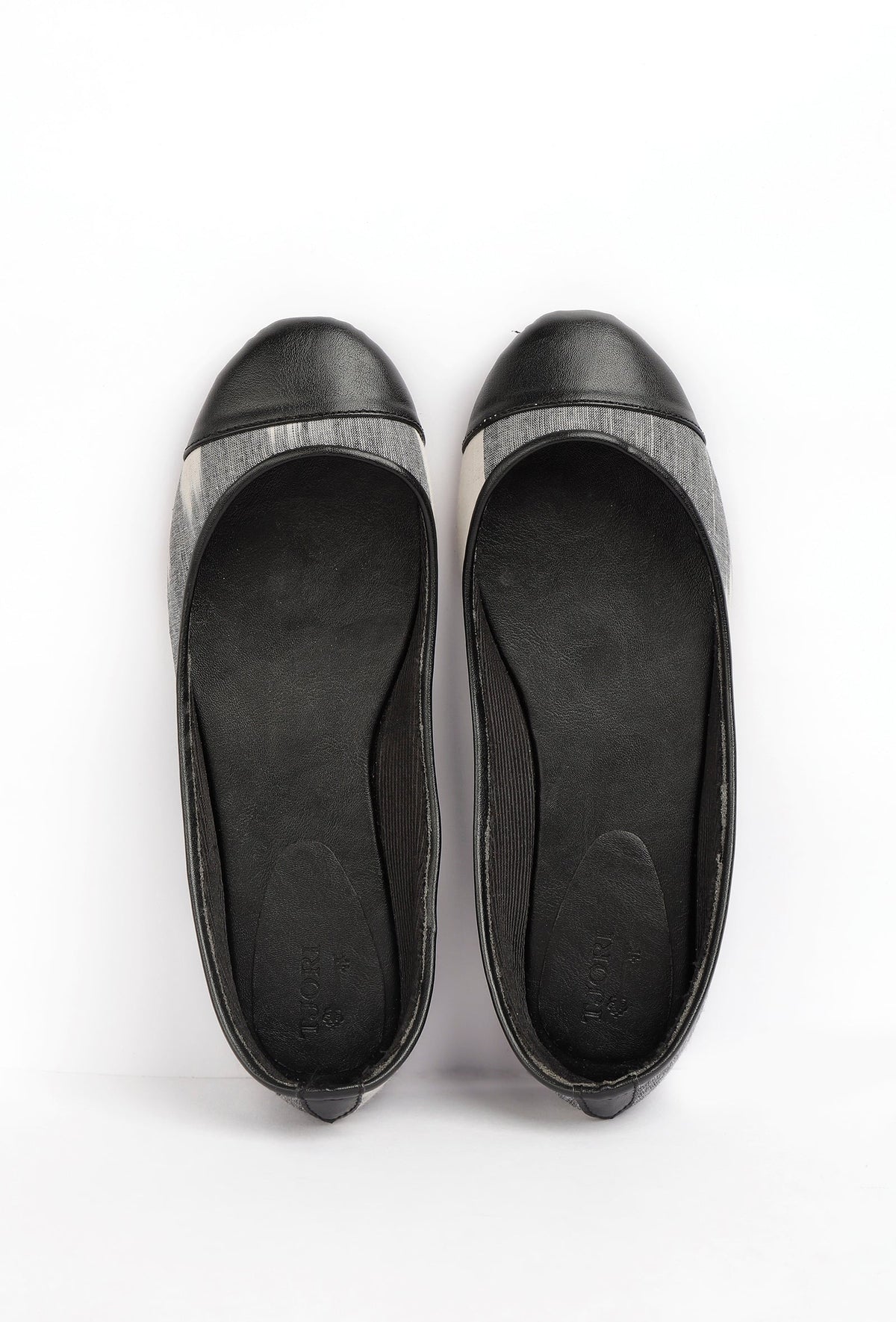 Black and White Ikat Cruelty Free Leather Flat Ballerinas サイズ EU36