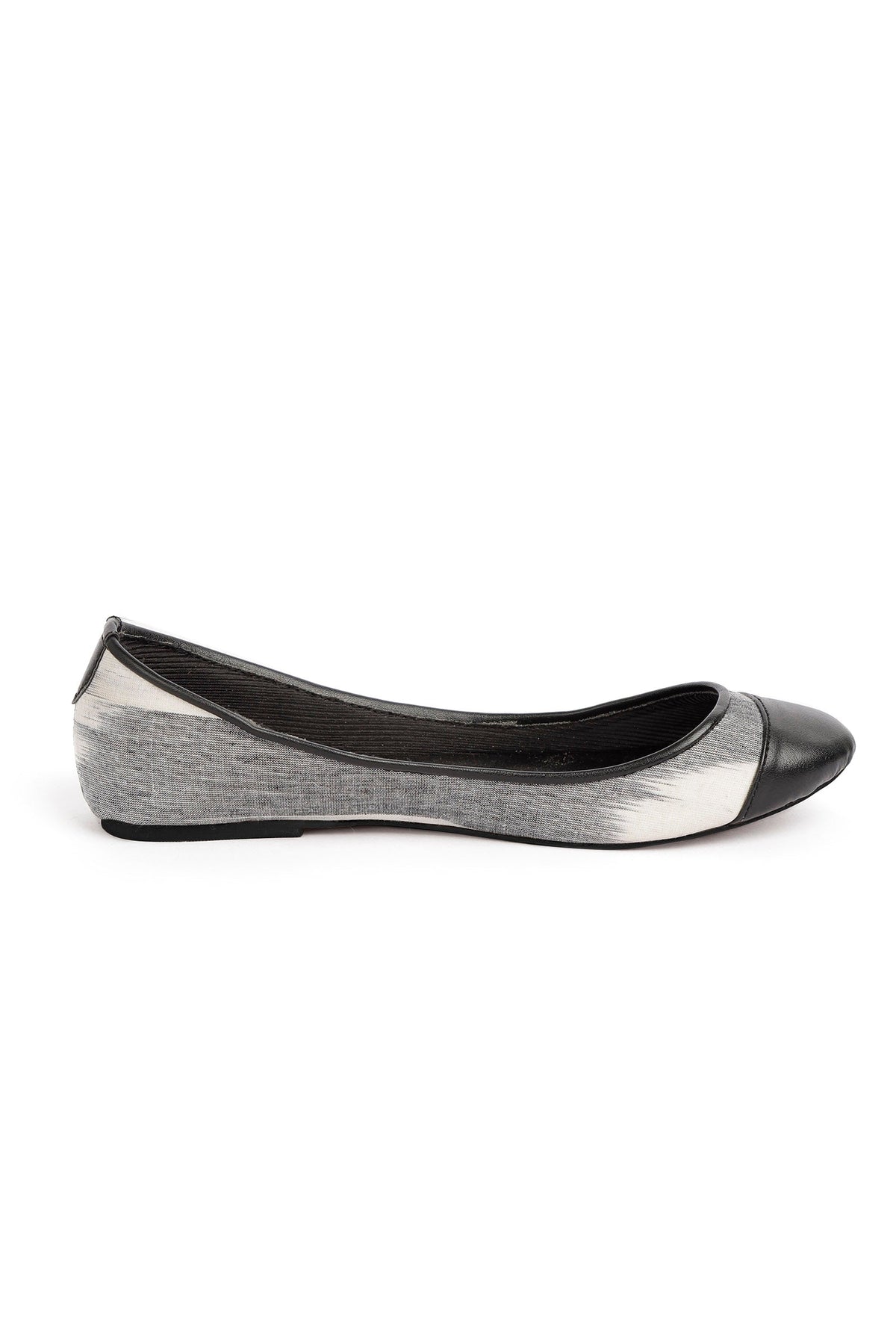 Black and White Ikat Cruelty Free Leather Flat Ballerinas サイズ EU37