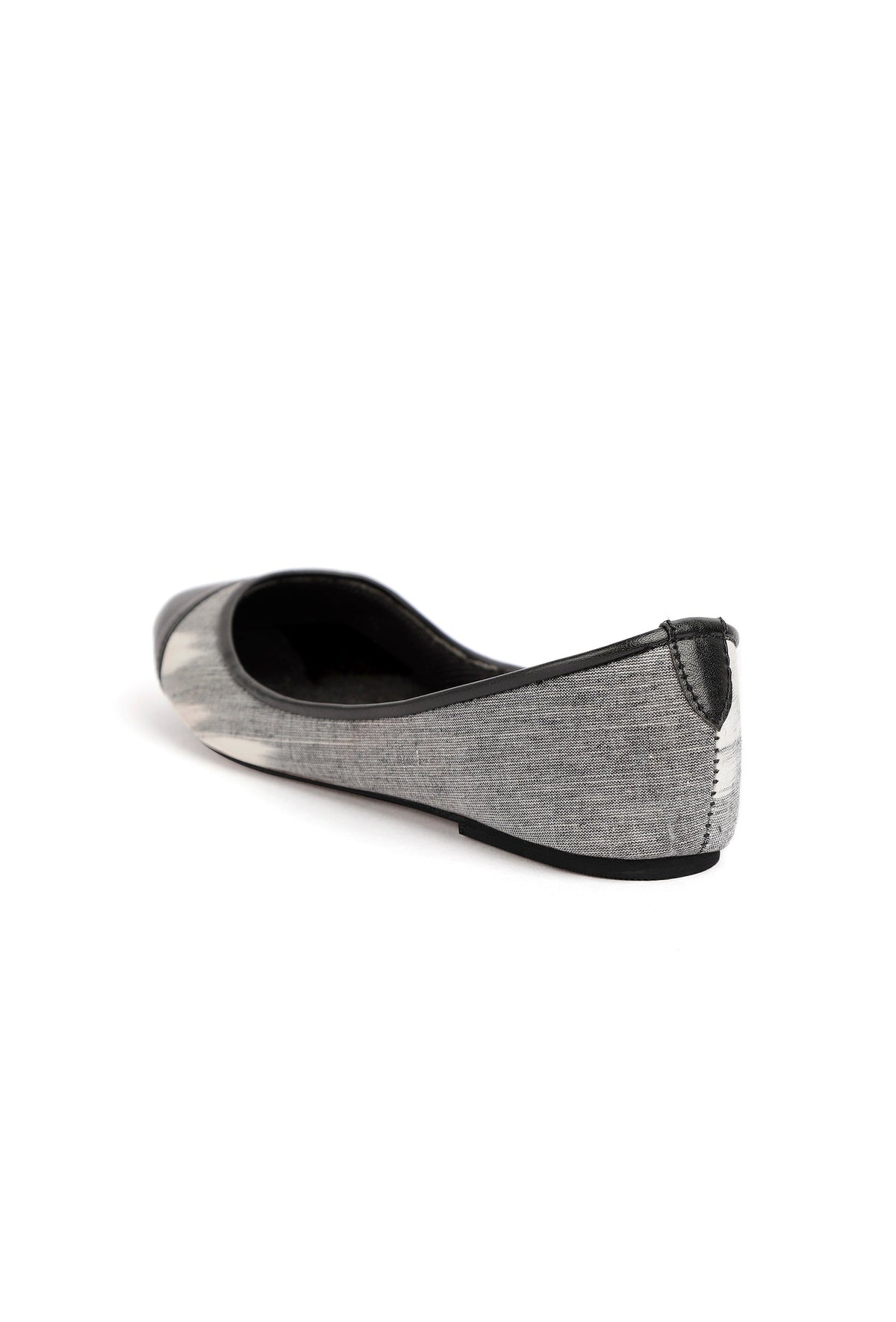 Black and White Ikat Cruelty Free Leather Flat Ballerinas サイズ EU42