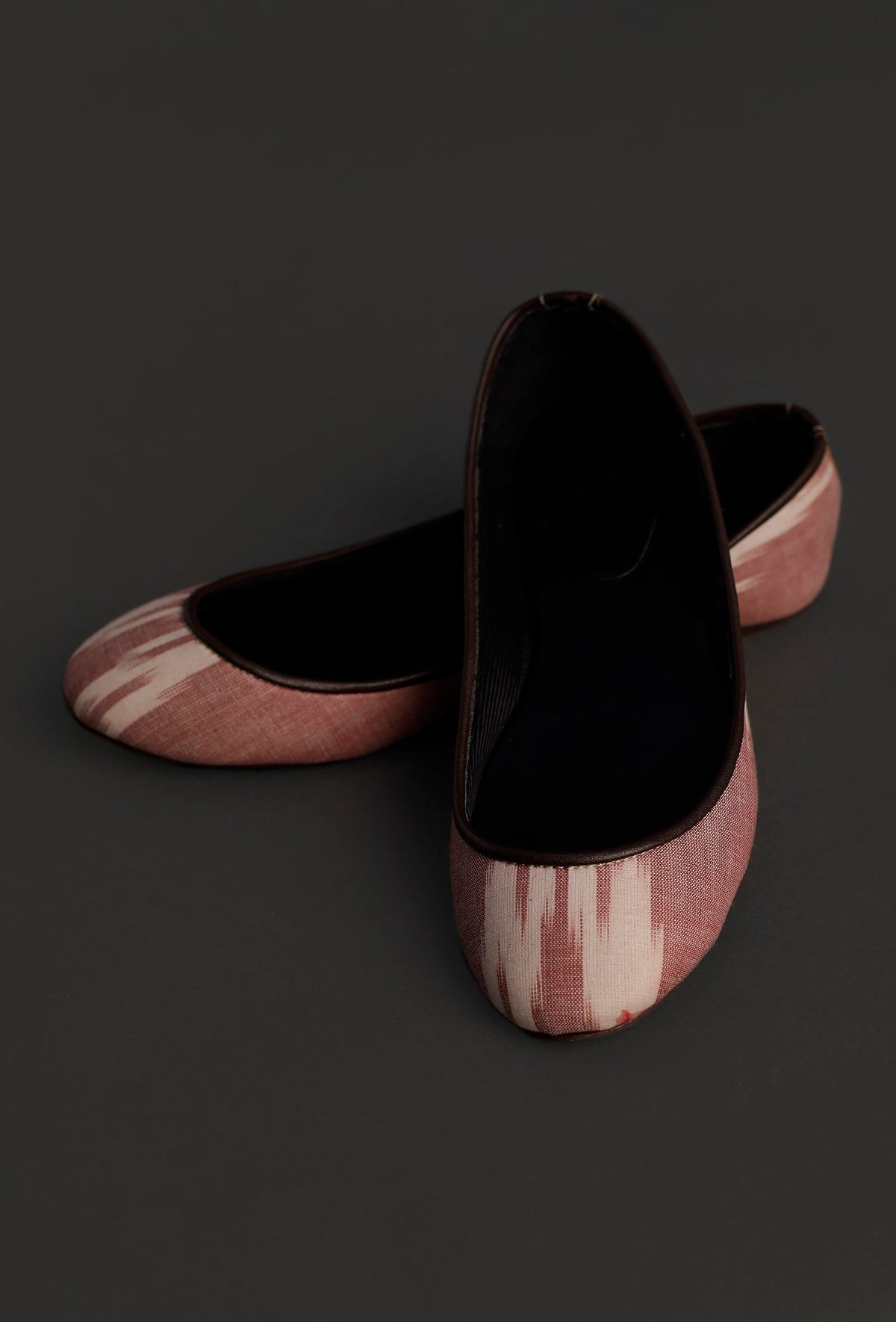 Pink and White Ikat Cruelty Free Leather Flat Ballerinas サイズ EU40