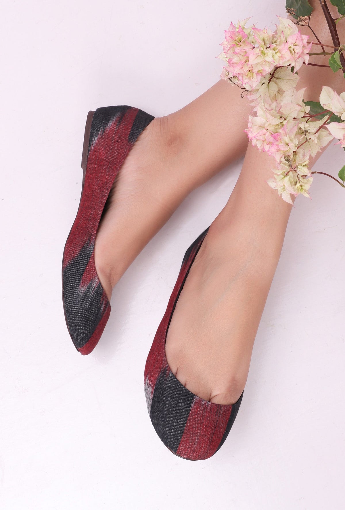 Red and Black Ikat Cruelty Free Leather Flat Ballerinas サイズ EU38