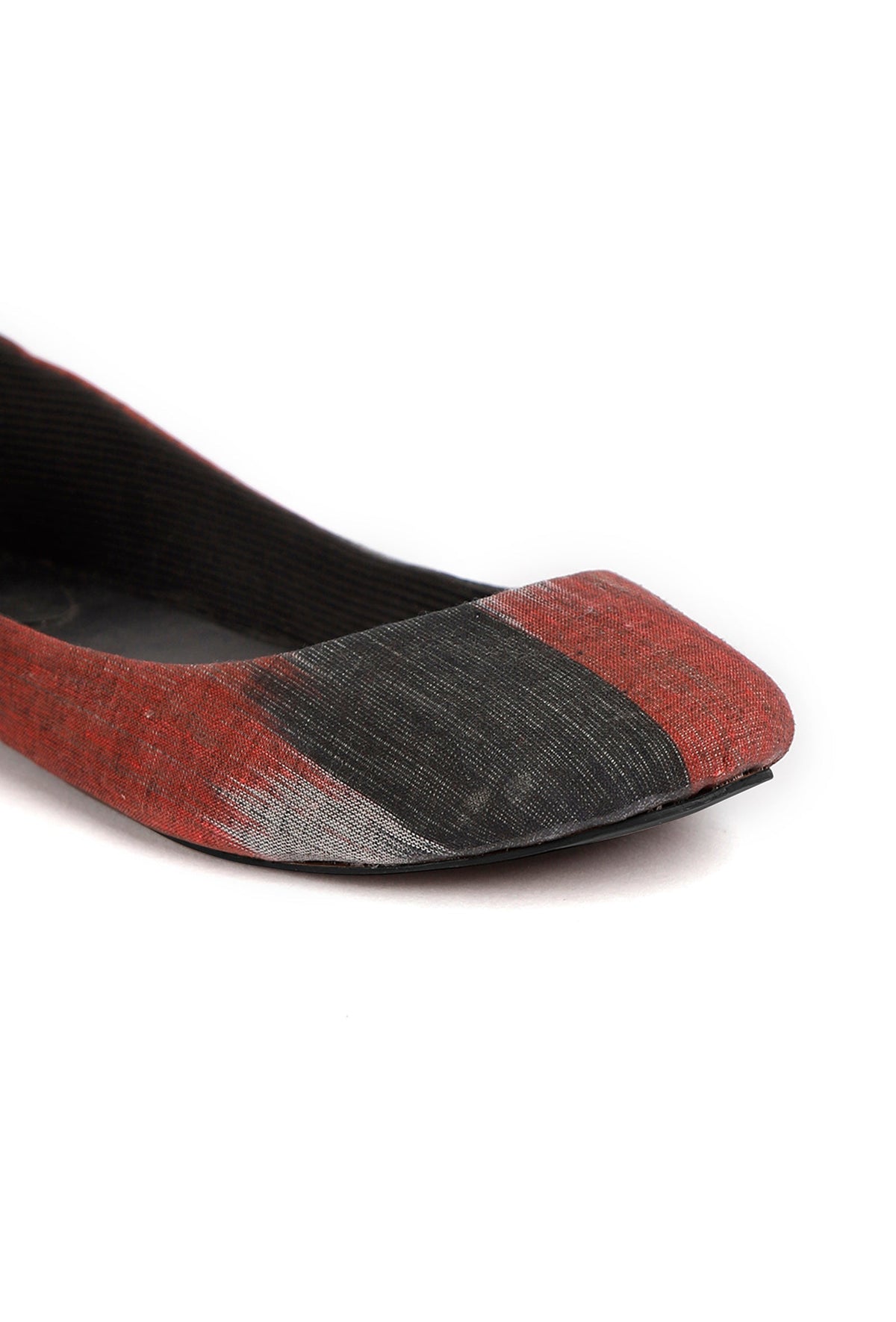 Red and Black Ikat Cruelty Free Leather Flat Ballerinas サイズ EU41