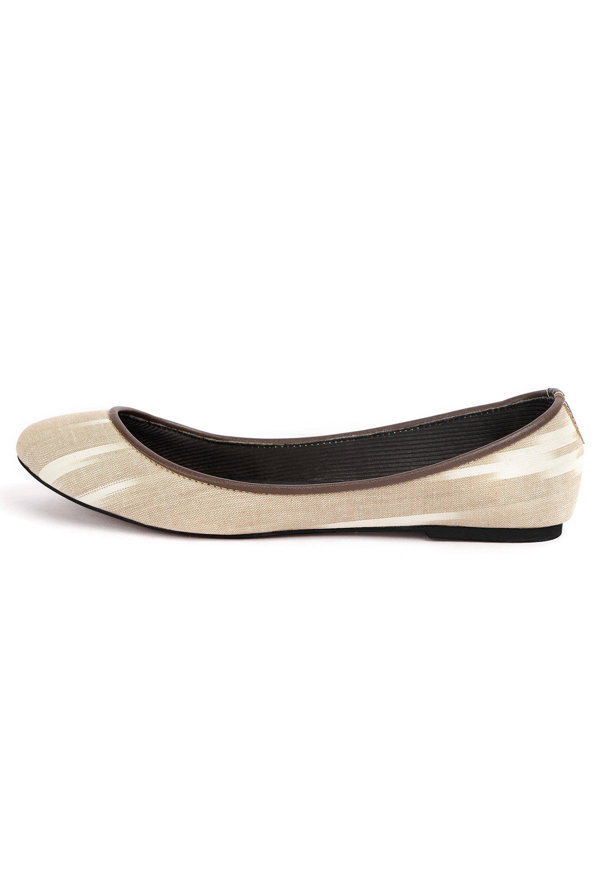 White and Beige Ikat Cruelty Free Leather Flat Ballerinas サイズ EU38