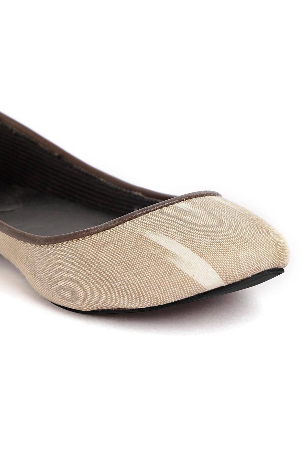 White and Beige Ikat Cruelty Free Leather Flat Ballerinas サイズ EU40