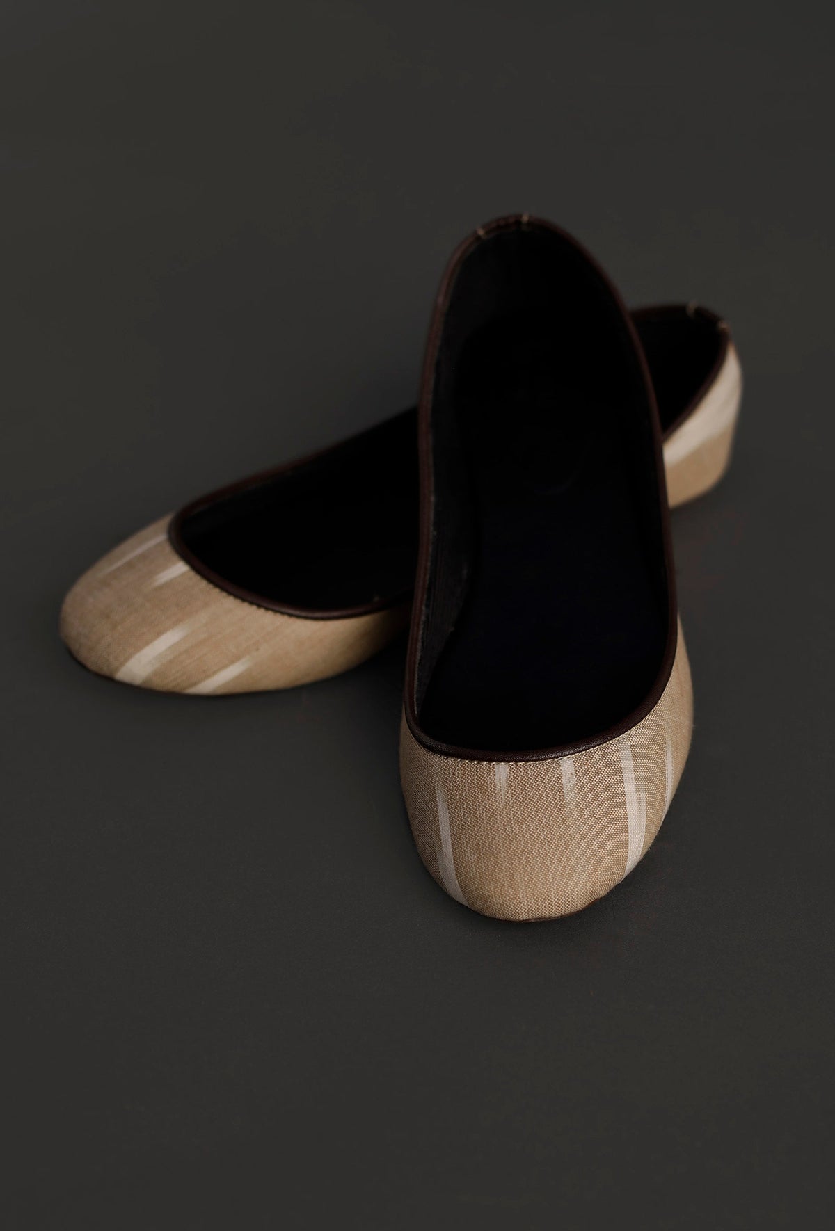 White and Beige Ikat Cruelty Free Leather Flat Ballerinas サイズ EU42