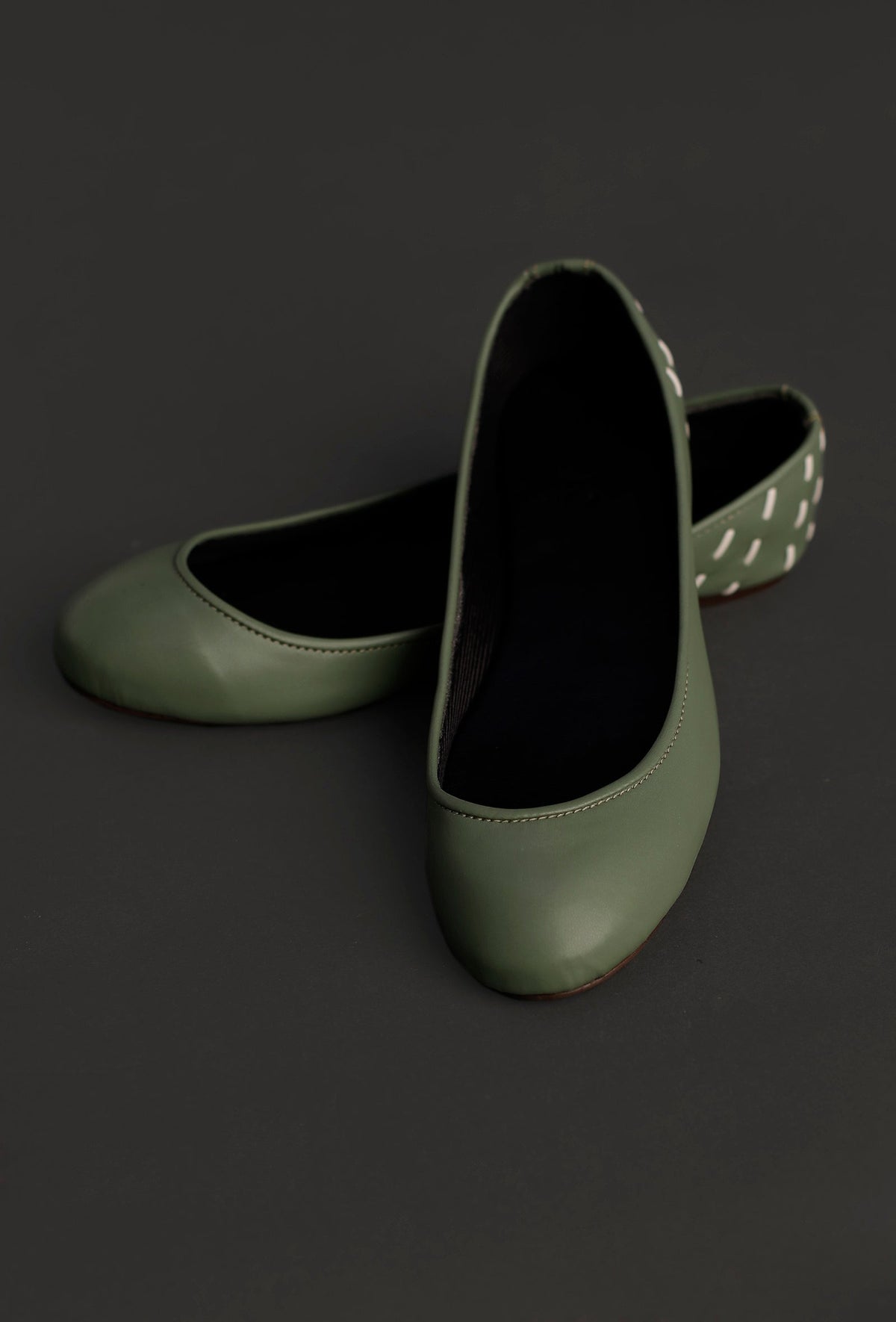 Sage Green Cruelty Free Leather Flat Ballerinas サイズ EU38