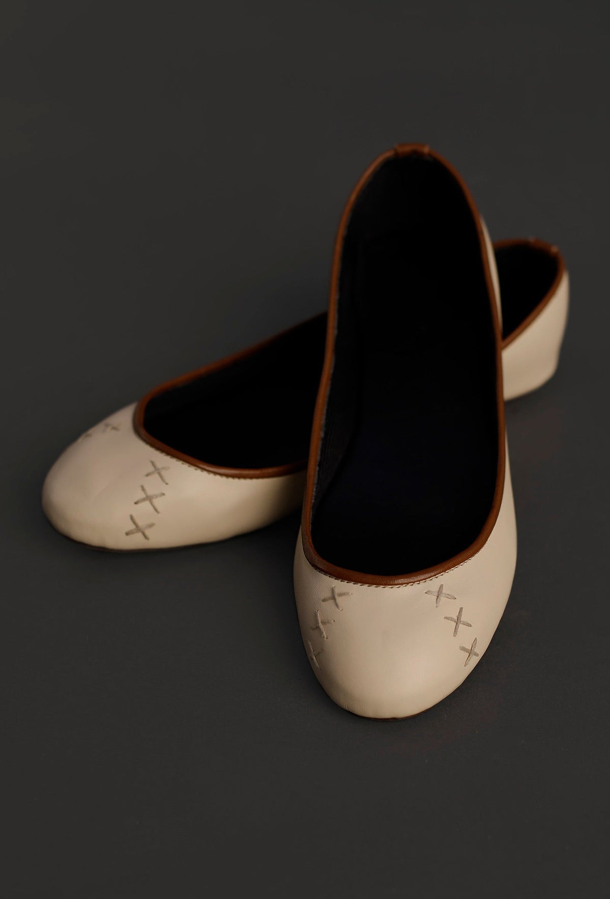 Cream White Cruelty Free Leather Flat Ballerinas サイズ EU36