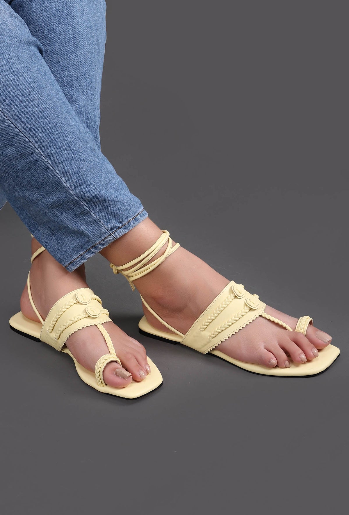 Yellow Kolhapuri Tie Up Flats サイズ EU39
