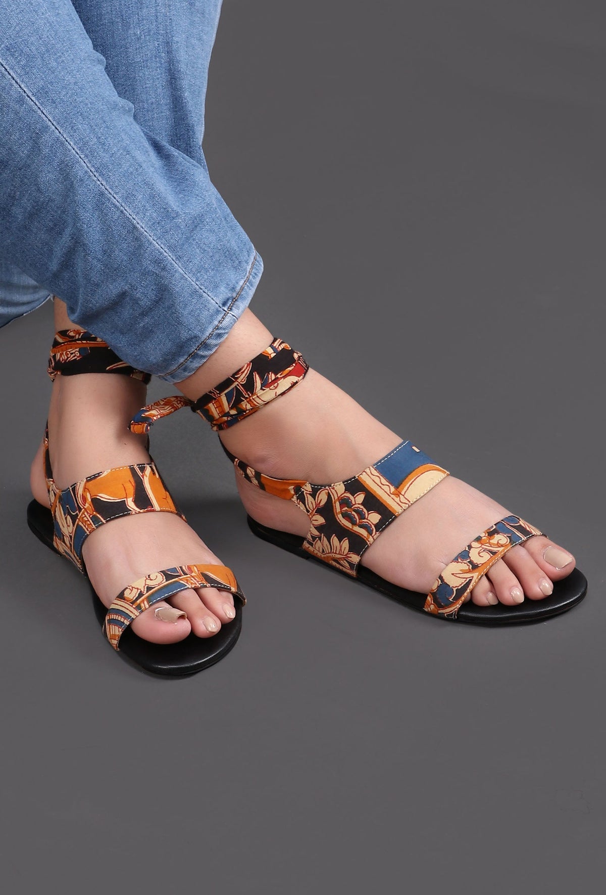 Black Kalamkari Tie Up Flats サイズ EU37