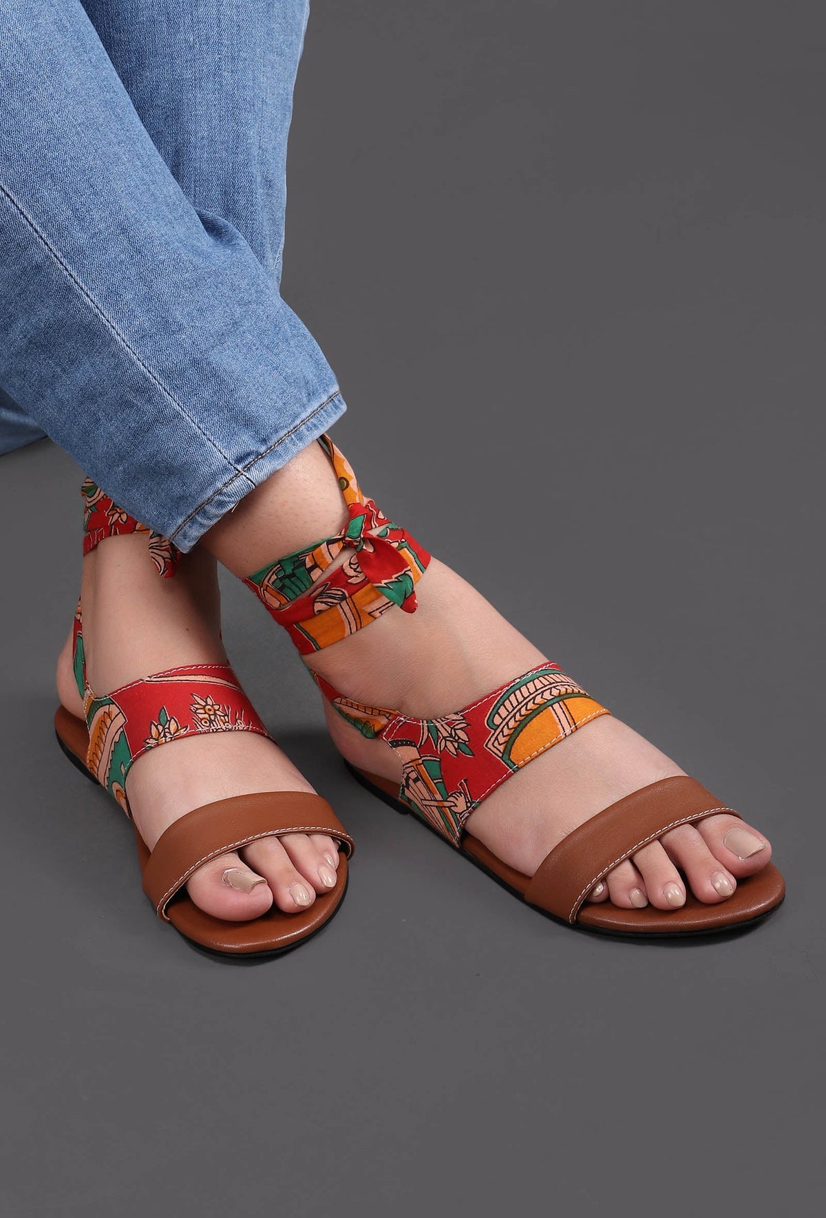 Red Kalamkari Tie Up Flats サイズ EU38