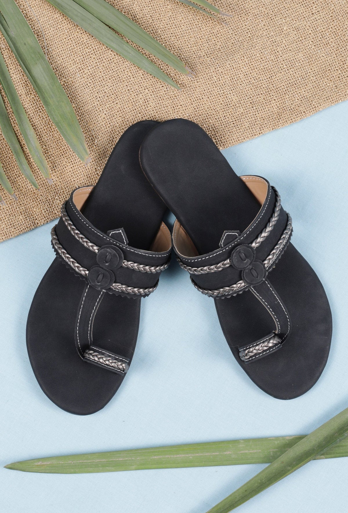 Black Cruelty Free Leather Inspired Kolhapuri with Silver Braidings サイズ EU42