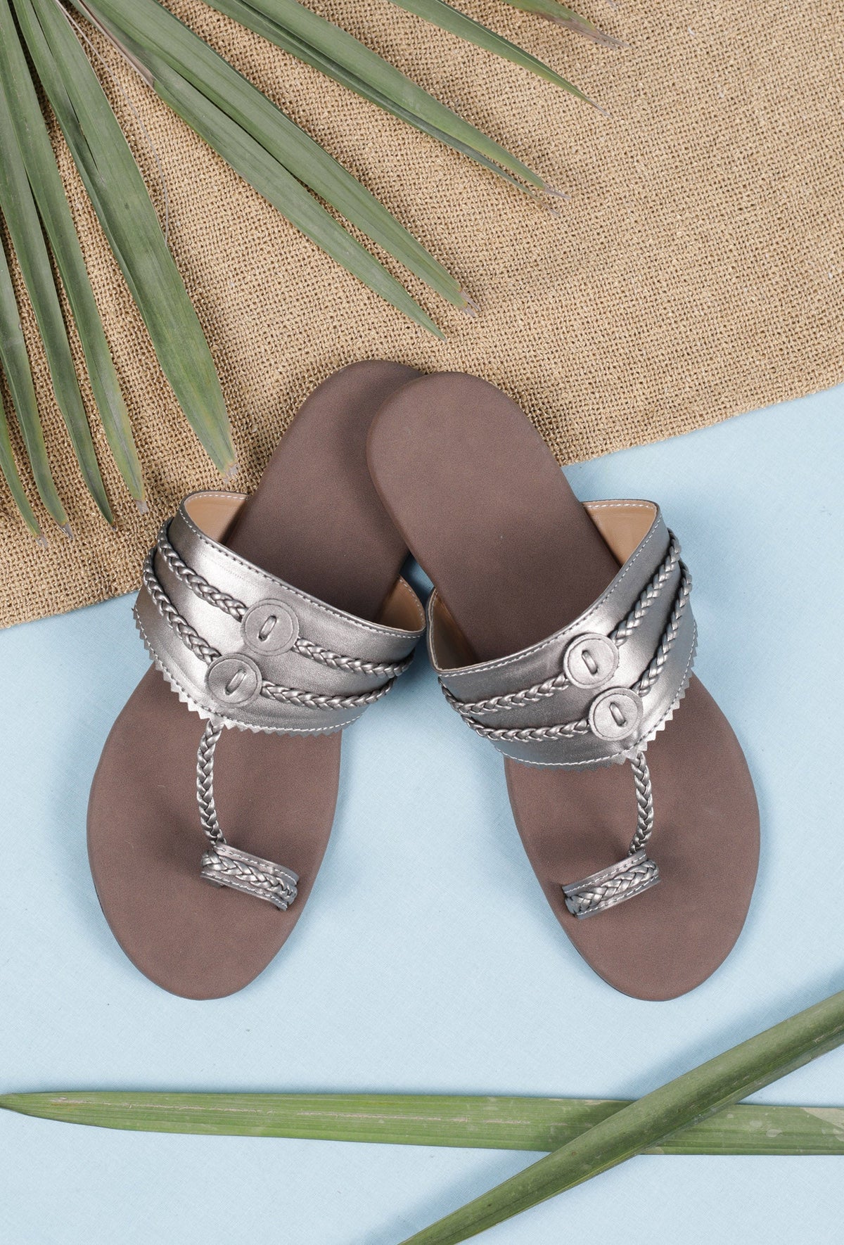Silver and Brown Cruelty-Free Leather Kolhapuri Chappals サイズ EU40