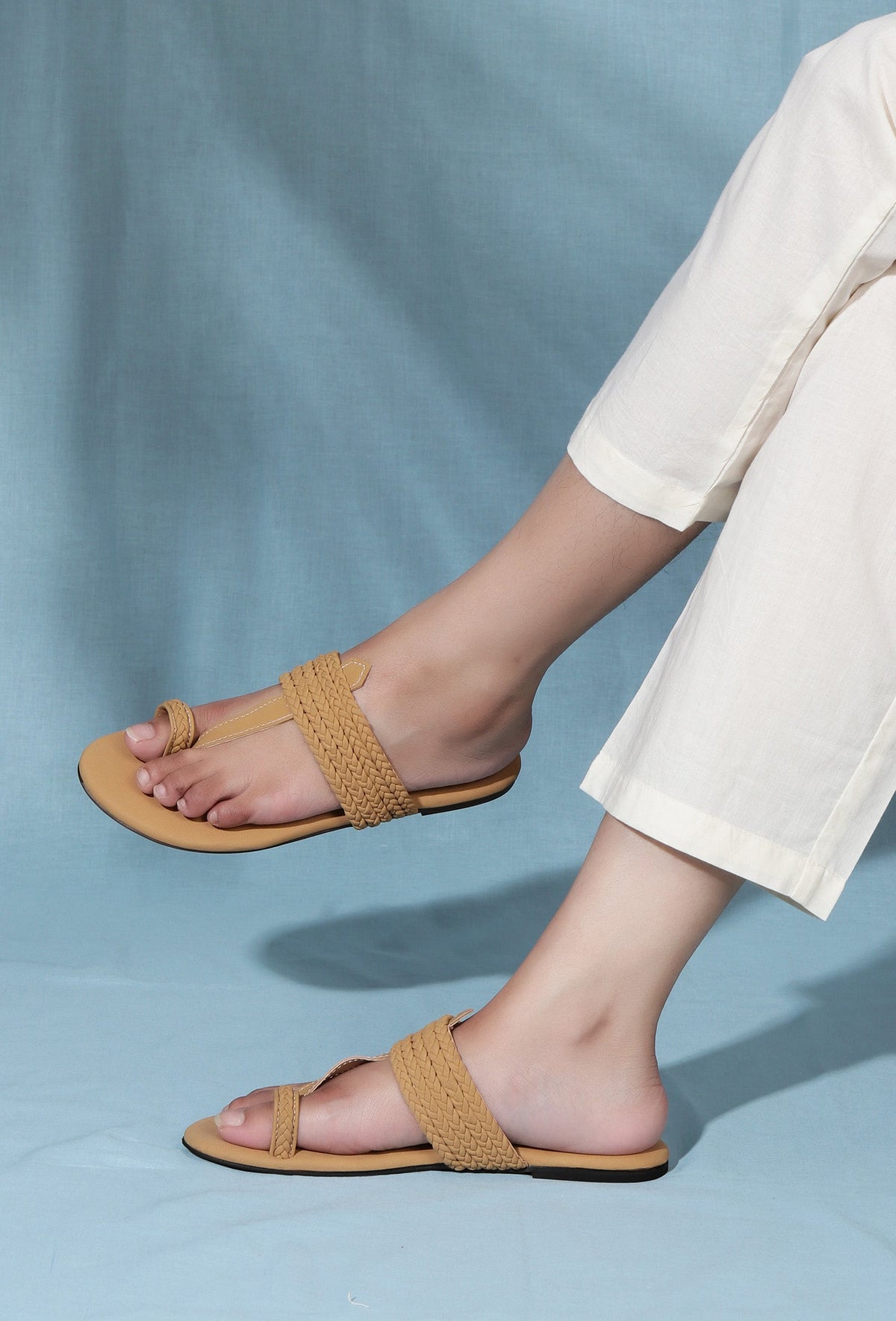 Camel Brown Cruelty Free Leather Inspired Kolhapuri with Multiple Braidings サイズ EU37