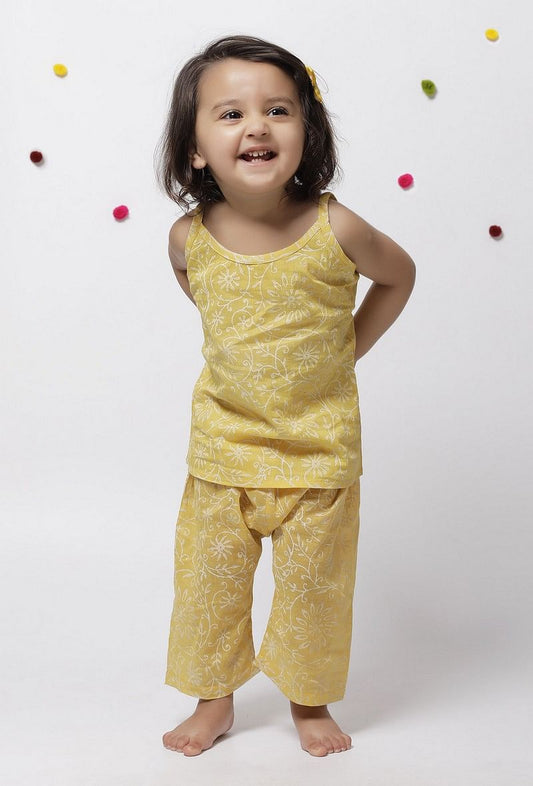 Set of 2: Sehar Yellow Kota Slip Top with Floral Handblock Printed Cotton Elastic Pants サイズ 0〜3か月
