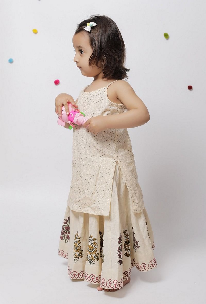 Set of 2: Kiara Off White Polka Dot Handblock Cotton Strap Slip and Floral Handblock Kalidar Cotton Elastic Skirt サイズ 0〜3か月