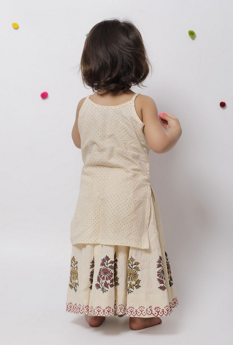 Set of 2: Kiara Off White Polka Dot Handblock Cotton Strap Slip and Floral Handblock Kalidar Cotton Elastic Skirt サイズ 3〜6か月