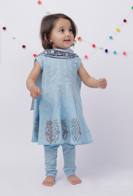 Set of 3: Amaira Candy Blue Handblock Kurta with Cotton Chooridar and Handblock Dupatta サイズ 9〜12か月