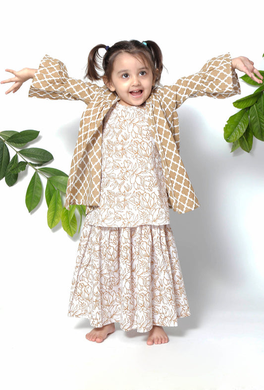 Set of 3 - Rapunzel Brown Floral Cape Jacket with Cotton Slip and Jacket サイズ 3〜6か月