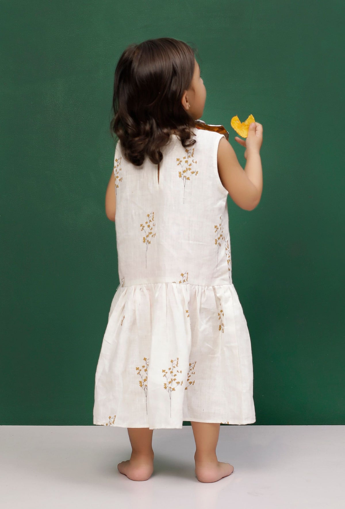 White Cotton Slub Block Printed Gathered Dress サイズ 2〜3歳