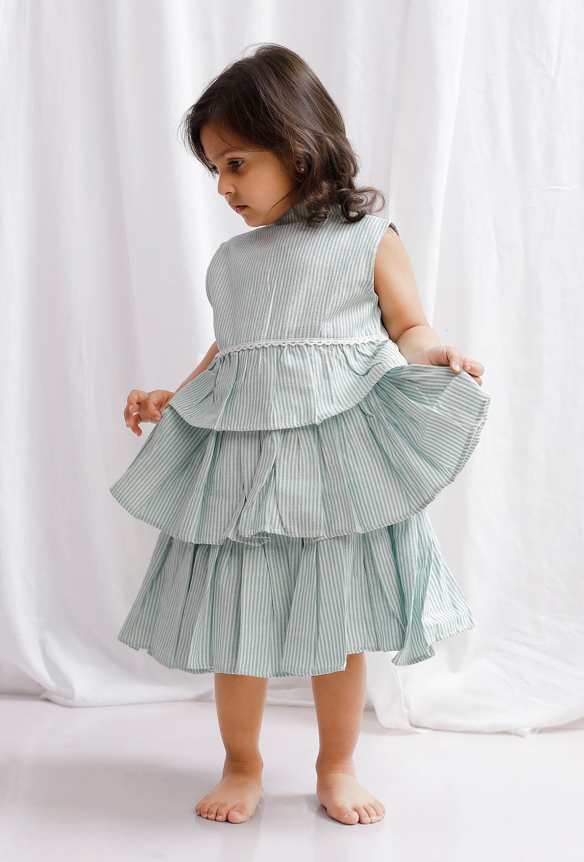 Green Striped Cotton Tier and Layered Dress サイズ 6〜7歳