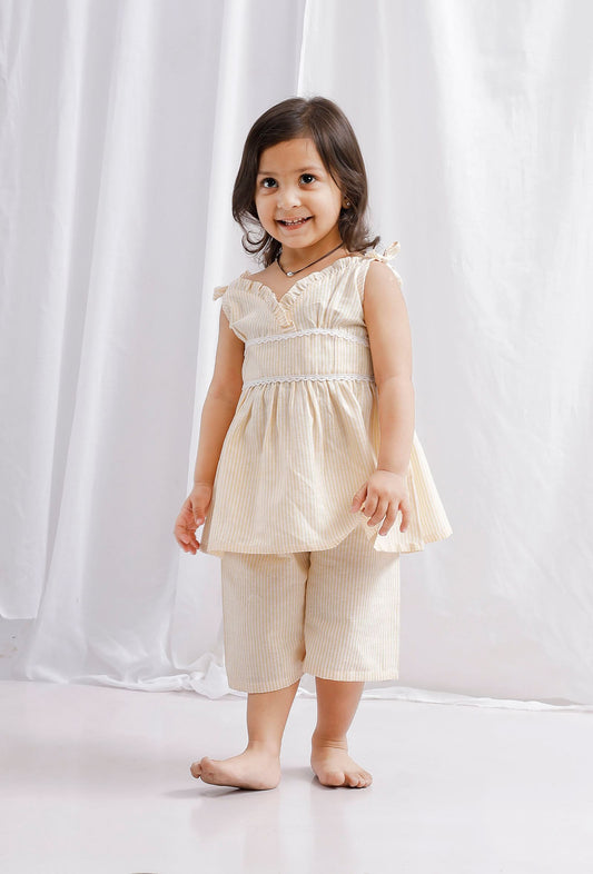 Set of 2: Yellow Striped Cotton Top with Yellow Striped Cotton Shorts サイズ 9〜10歳