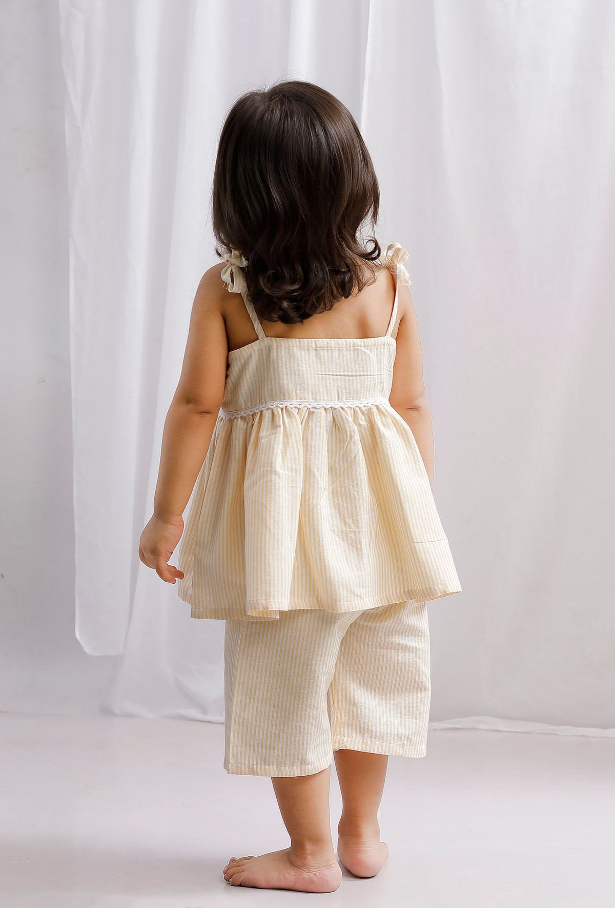 Set of 2: Yellow Striped Cotton Top with Yellow Striped Cotton Shorts サイズ 9〜10歳