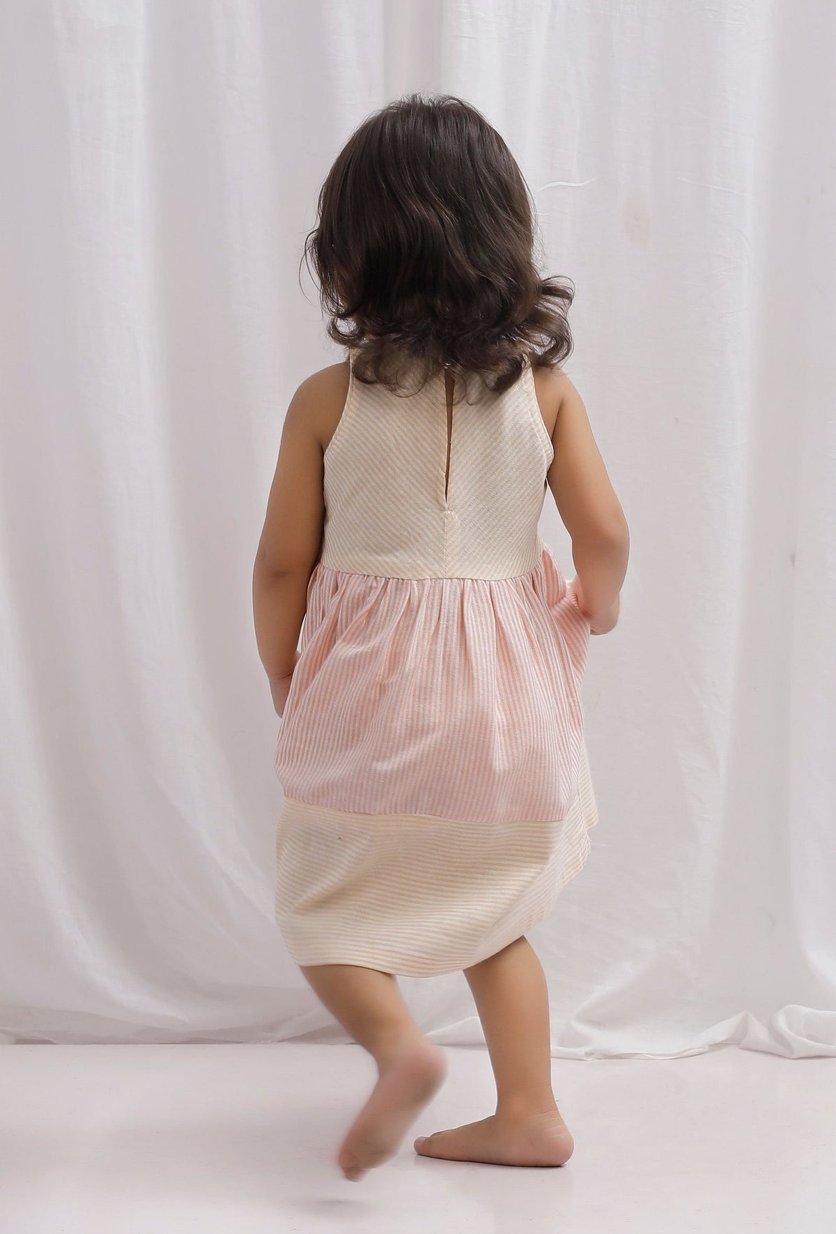 Yellow and Orange Striped Cotton Gathered Flare Dress サイズ 8〜9歳