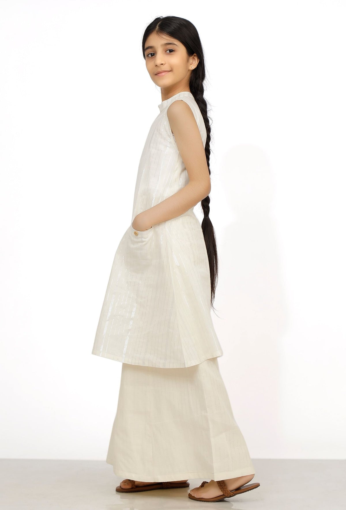 Set of 2: Snow White Cotton Anarkali Kurti with Flared Pants サイズ 6〜7歳