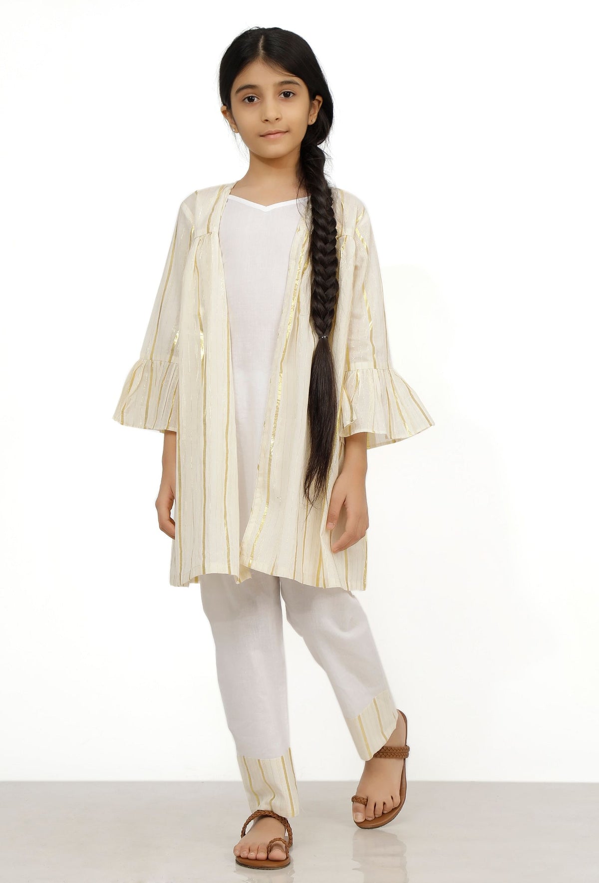 Set of 3: Sand White Cotton Slip Kurta with Stripe Pants and Cape サイズ 8〜9歳