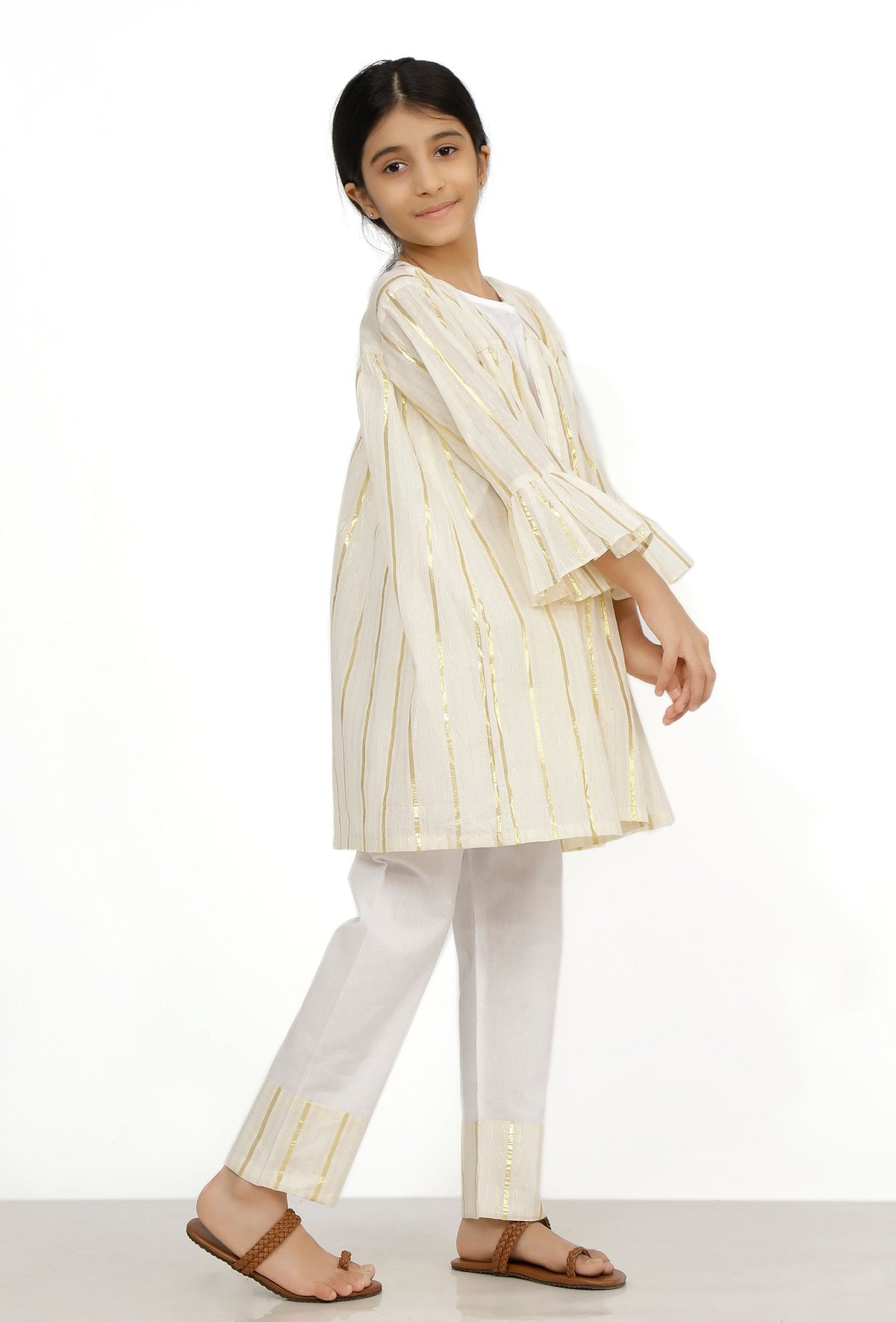 Set of 3: Sand White Cotton Slip Kurta with Stripe Pants and Cape サイズ 8〜9歳