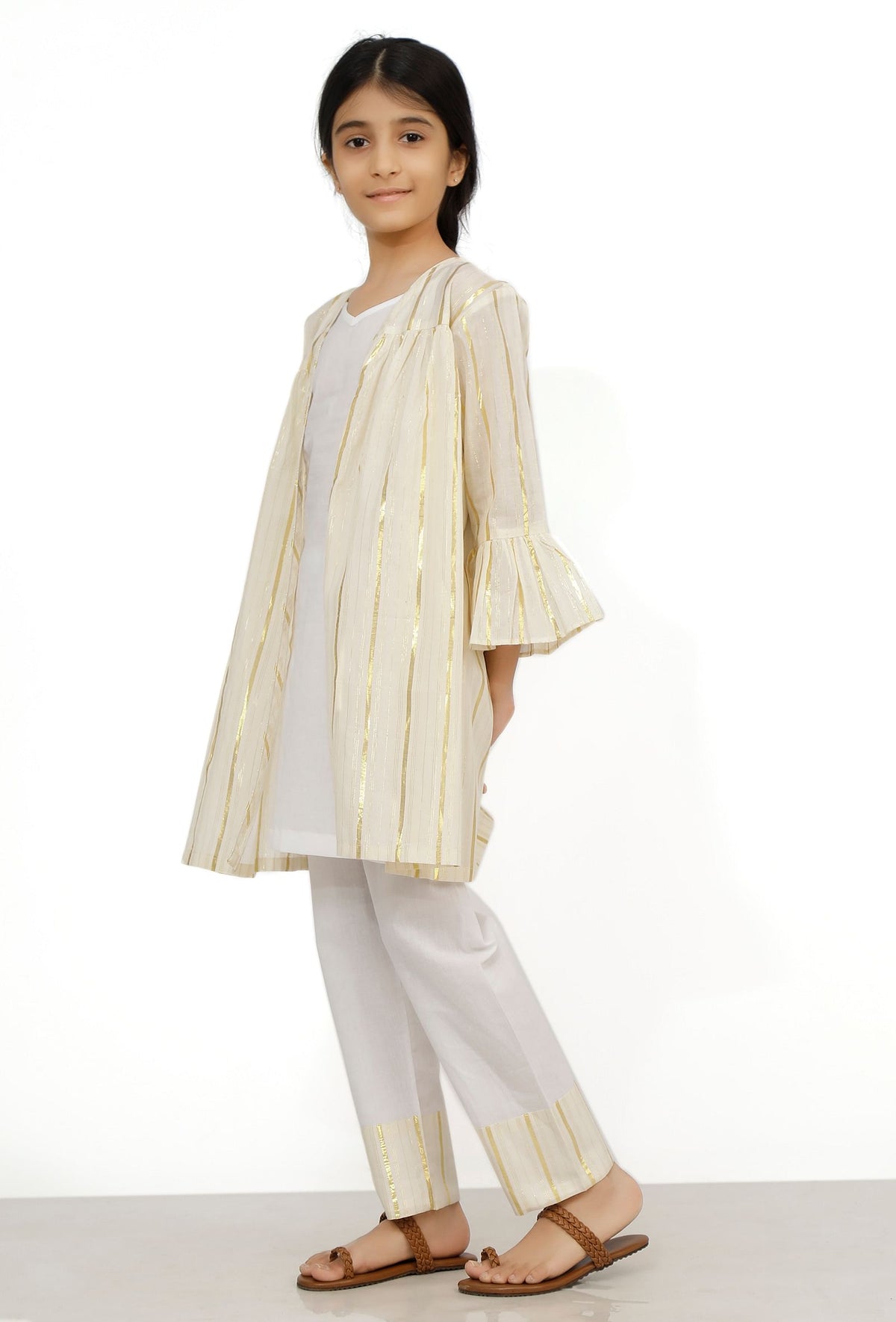 Set of 3: Sand White Cotton Slip Kurta with Stripe Pants and Cape サイズ 8〜9歳